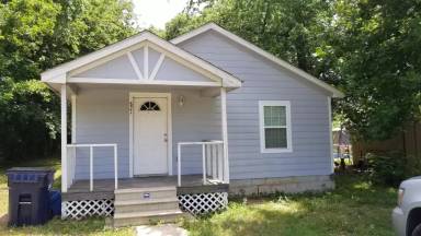 Main picture of 821 W 5th St
