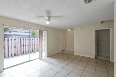 Main picture of 910 Cypress Way E