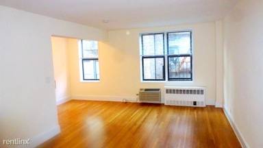 Main picture of 305 W 13th St