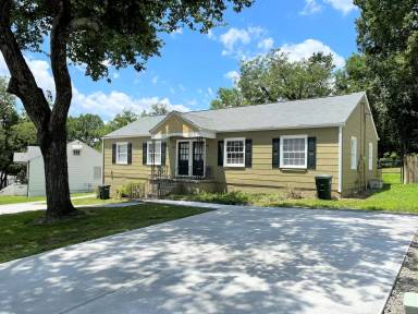 Main picture of 204 Lakewood Dr SE