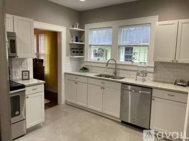 Main picture of 444 W 17th St