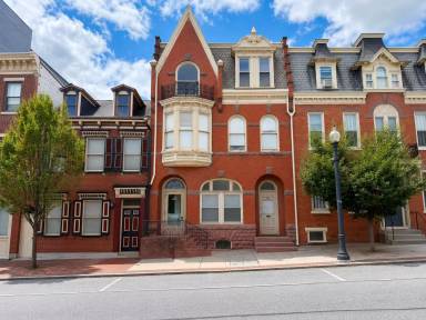 Main picture of 130 N Prince St