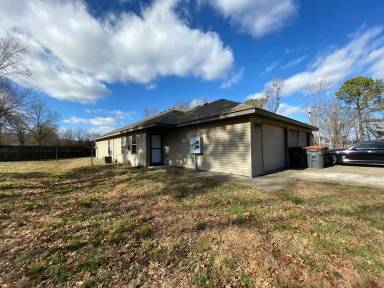Main picture of 221 Carrigan Rd