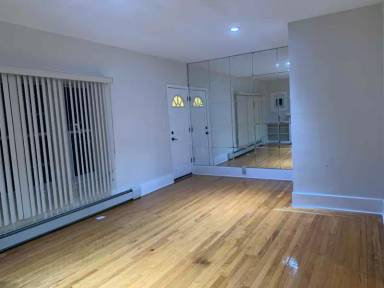 Main picture of 18 Vanderbeck Pl