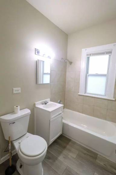 Main picture of 3660 Maryland St