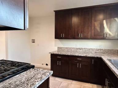 Main picture of 348 Laun St