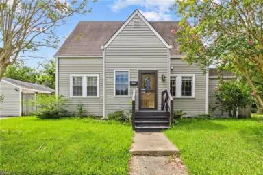 Main picture of 4623 Elmhurst Ave