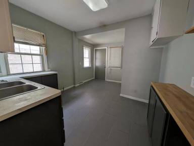 Main picture of 8204 Vineyard Ave
