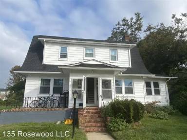 Main picture of 135 Rosewood Ave