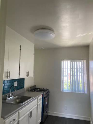 Main picture of 20033 Saticoy St