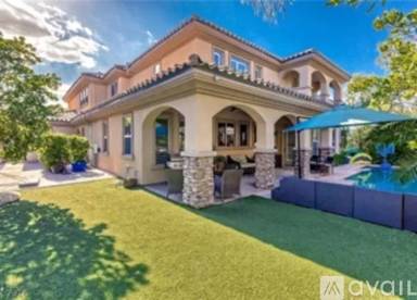 Main picture of 2728 Marie Antoinette St