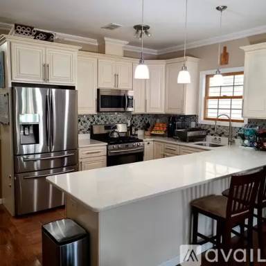 Main picture of 140 Logan Ave