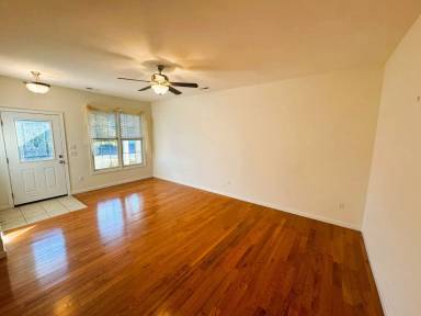 Main picture of 1131 Royal Ct