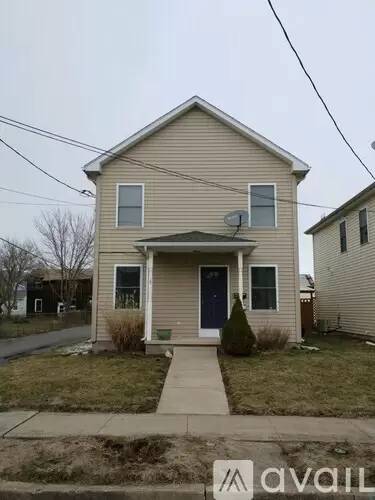 Main picture of 655 Grand St