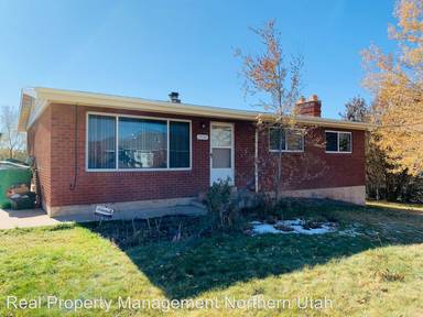Main picture of 1934 Oakridge Dr
