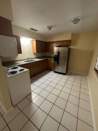 Main picture of 352 W Pine St