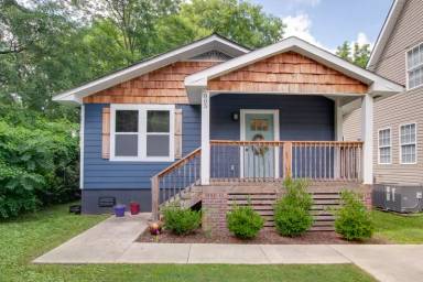 Main picture of 805 Rison Ave NE