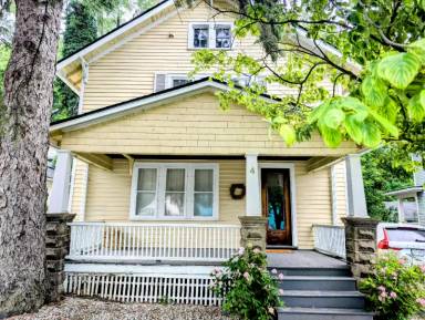 Main picture of 4 E Jefferson Rd