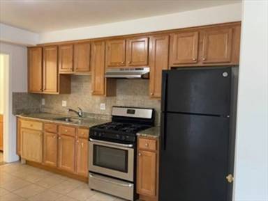 Main picture of 84 Maverick St