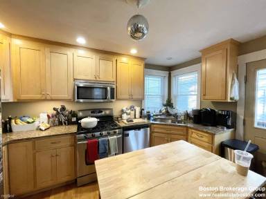 Main picture of 23 Iroquois St