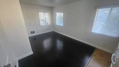 Main picture of 527 N Alexandria Ave
