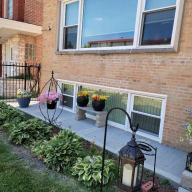 Main picture of 8512 S Ingleside Ave