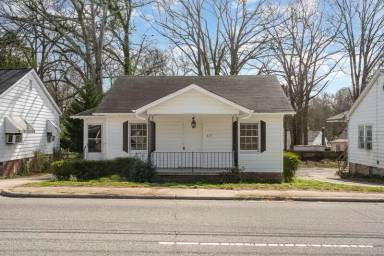 Main picture of 617 W Garrison Blvd