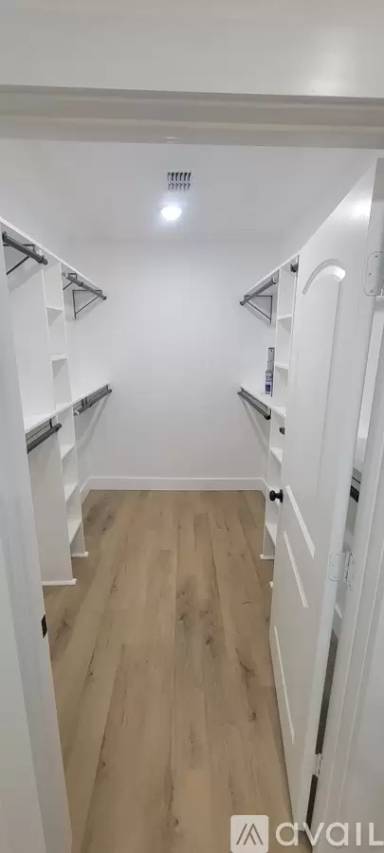 Main picture of 308 W Pine St