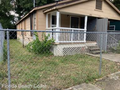 Main picture of 2551 Calvin St
