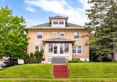 Main picture of 1601 E Superior St