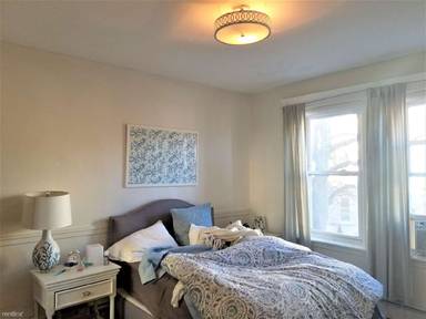 Main picture of 94 Pleasant St