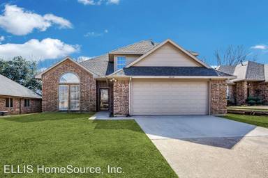 Main picture of 2325 Claremont Ct