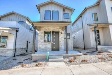 Main picture of 817 Cherokee Dr