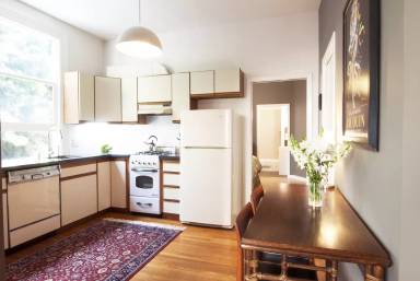 Main picture of 463 Greenwich St