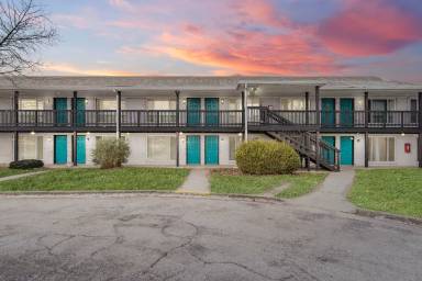 Main picture of 1685 Alexandria Dr
