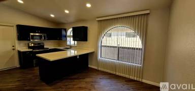 Main picture of 841 E Lovegrass Dr