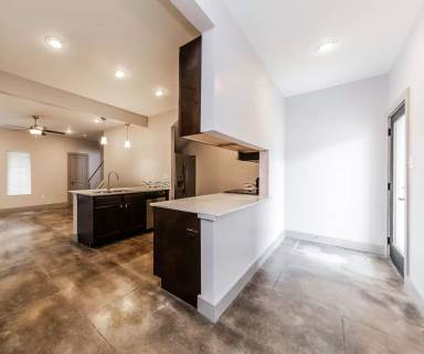 Main picture of 113 Bayou St