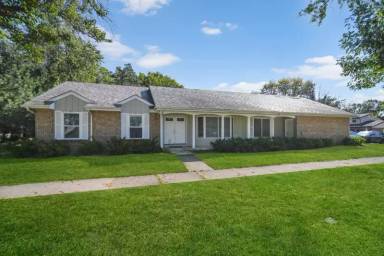 Main picture of 837 Hamlin Ave