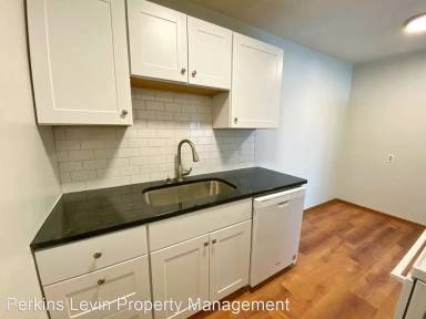 Main picture of 2424 4th St NE