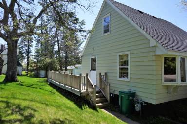 Main picture of 118 E Wabasha St