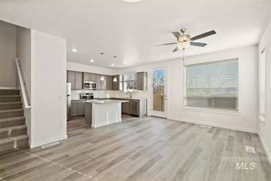 Main picture of 352 N Tessa Ln