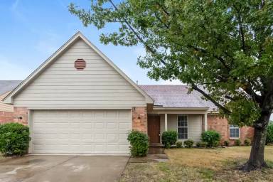 Main picture of 1800 Sarah Ann Dr W