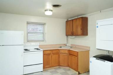 Main picture of 1883 University Cir