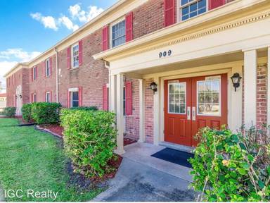 Main picture of 145 East Colonial Court D