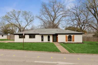 Main picture of 1428 Hurstview Dr