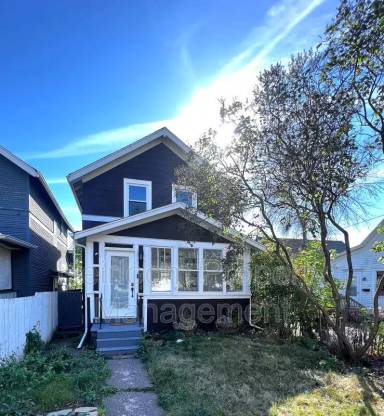 Main picture of 610 E 8th St