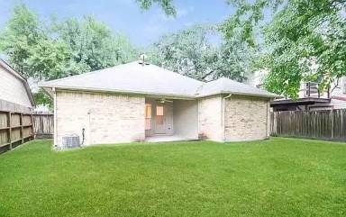 Main picture of 4738 Woodford St