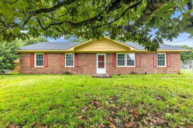 Main picture of 105 Brier Rd