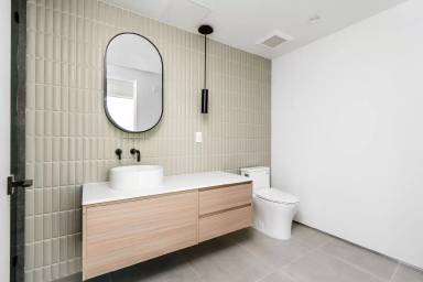 Main picture of 1136 N La Cienega Blvd