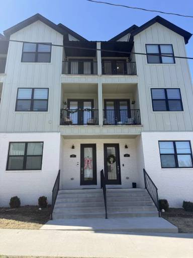 Main picture of 610 N Whitham Ave